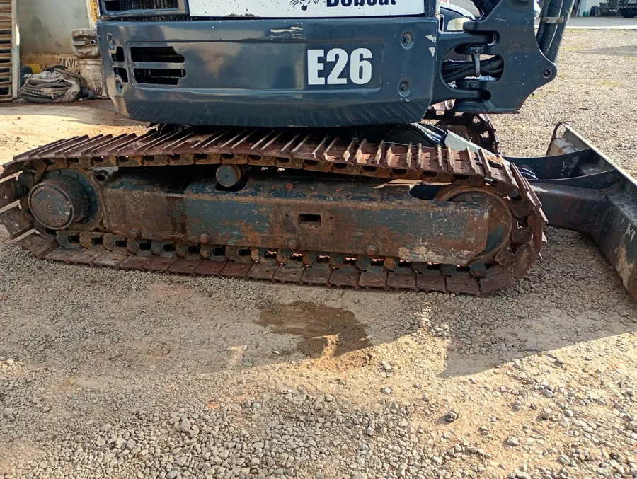 Mini Escavadeira Bobcat E26 usada à venda em Curitiba