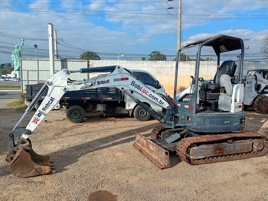 Mini Escavadeira Bobcat E26 usada à venda em Curitiba