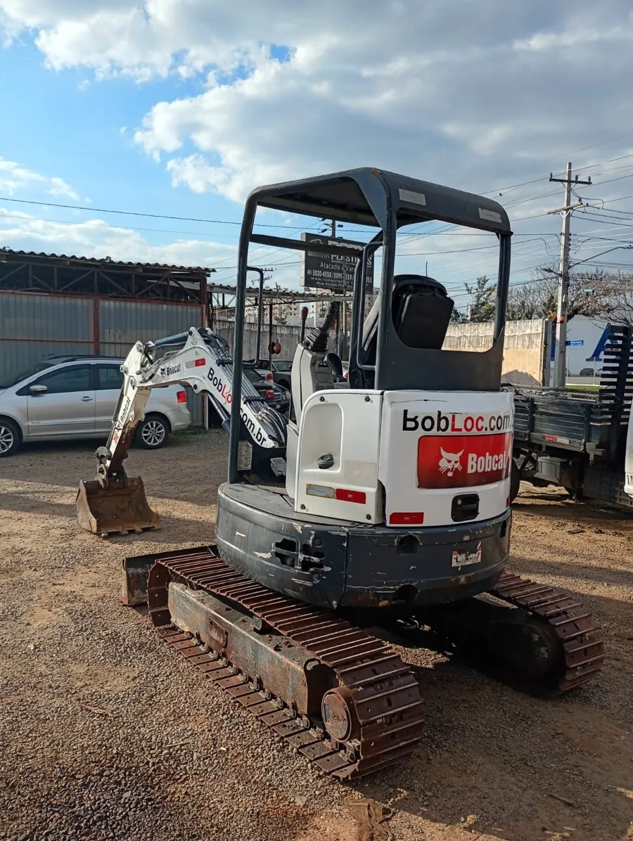 Mini Escavadeira Bobcat E26 usada à venda em Curitiba