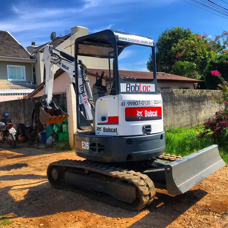 Mini Escavadeira Bobcat E26 usada à venda em Curitiba
