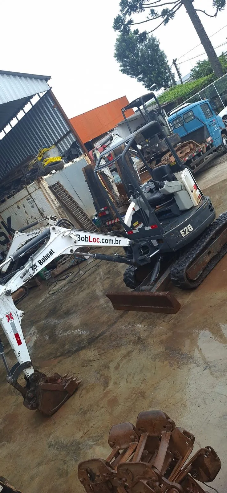 Mini Escavadeira Bobcat E26 usada à venda em Curitiba