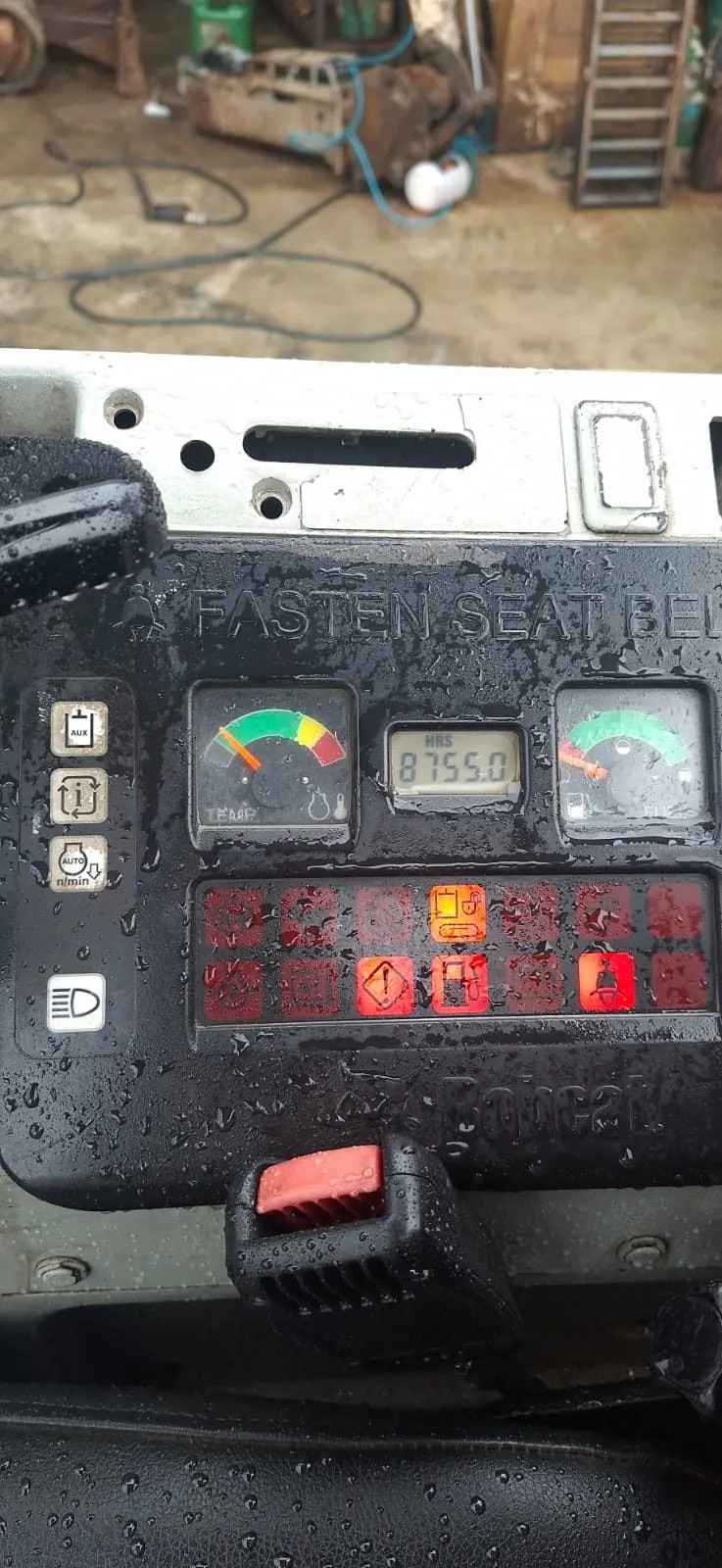 Mini Escavadeira Bobcat E26 usada à venda em Curitiba