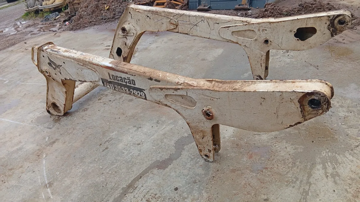 Par de braços de elevação de mini carregadeira Bobcat S650 usado à venda em Curitiba