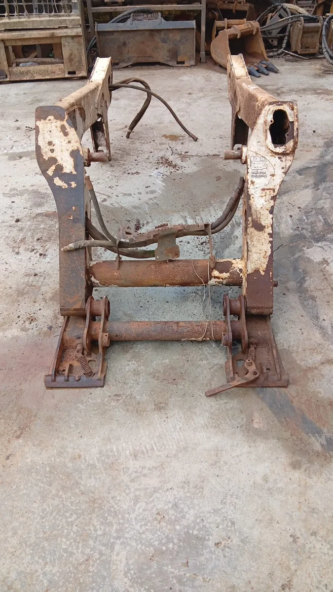 Conjunto de braços de elevação com Bob-Tach de Bobcat S650 à venda em Curitiba