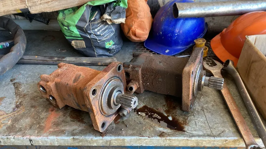 Motor de tração Bobcat S70 revisado à venda em Curitiba