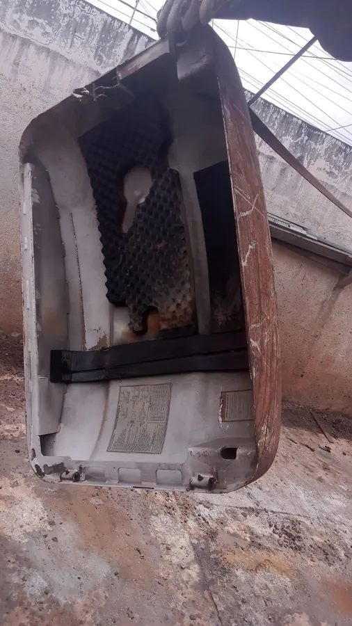 Tampa traseira da mini escavadeira Bobcat 325 usada à venda em Curitiba