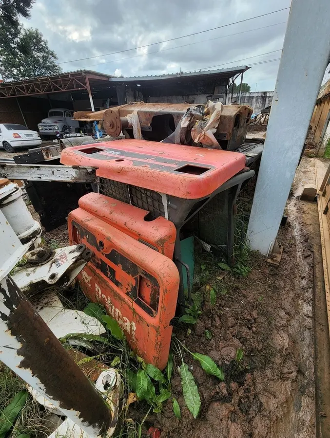 Tampa traseira Bobcat S130 S175 S650 usada à venda em Curitiba