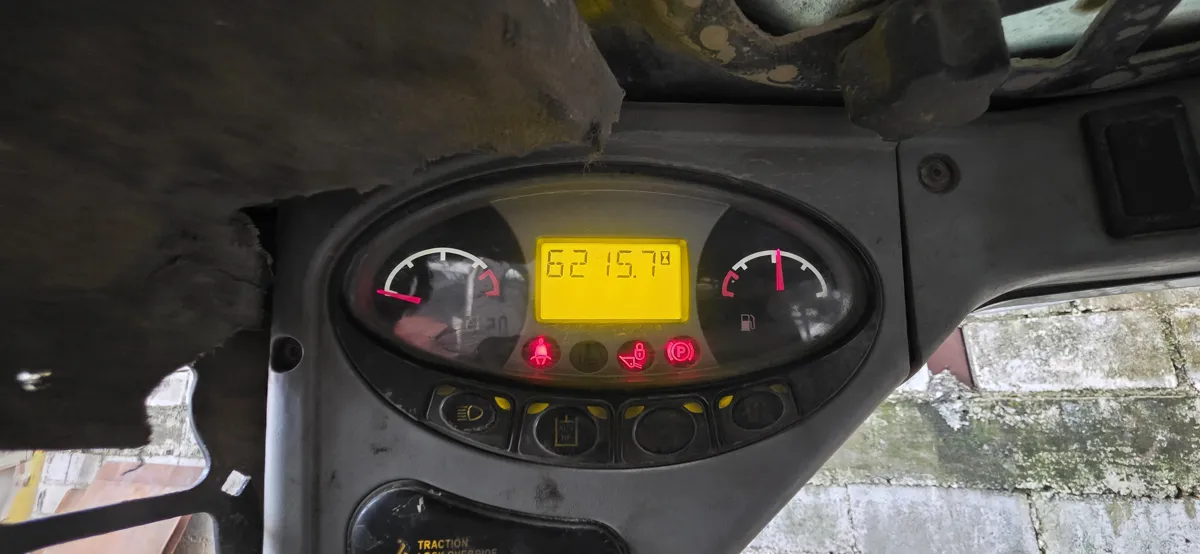 Horímetro da Bobcat S130 unidade 01: 6.215 horas