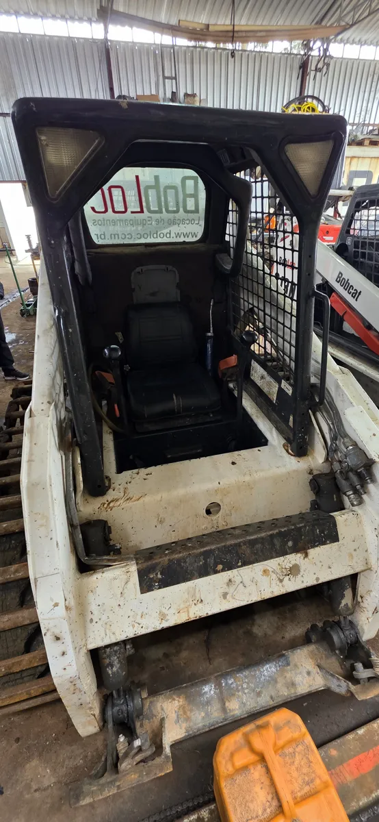 Mini carregadeira Bobcat S175 unidade 04, cabine e traseira